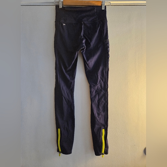 Fabletics Women's Motion 365 Dark Blue Leggings Size Small - Picture 4 of 5